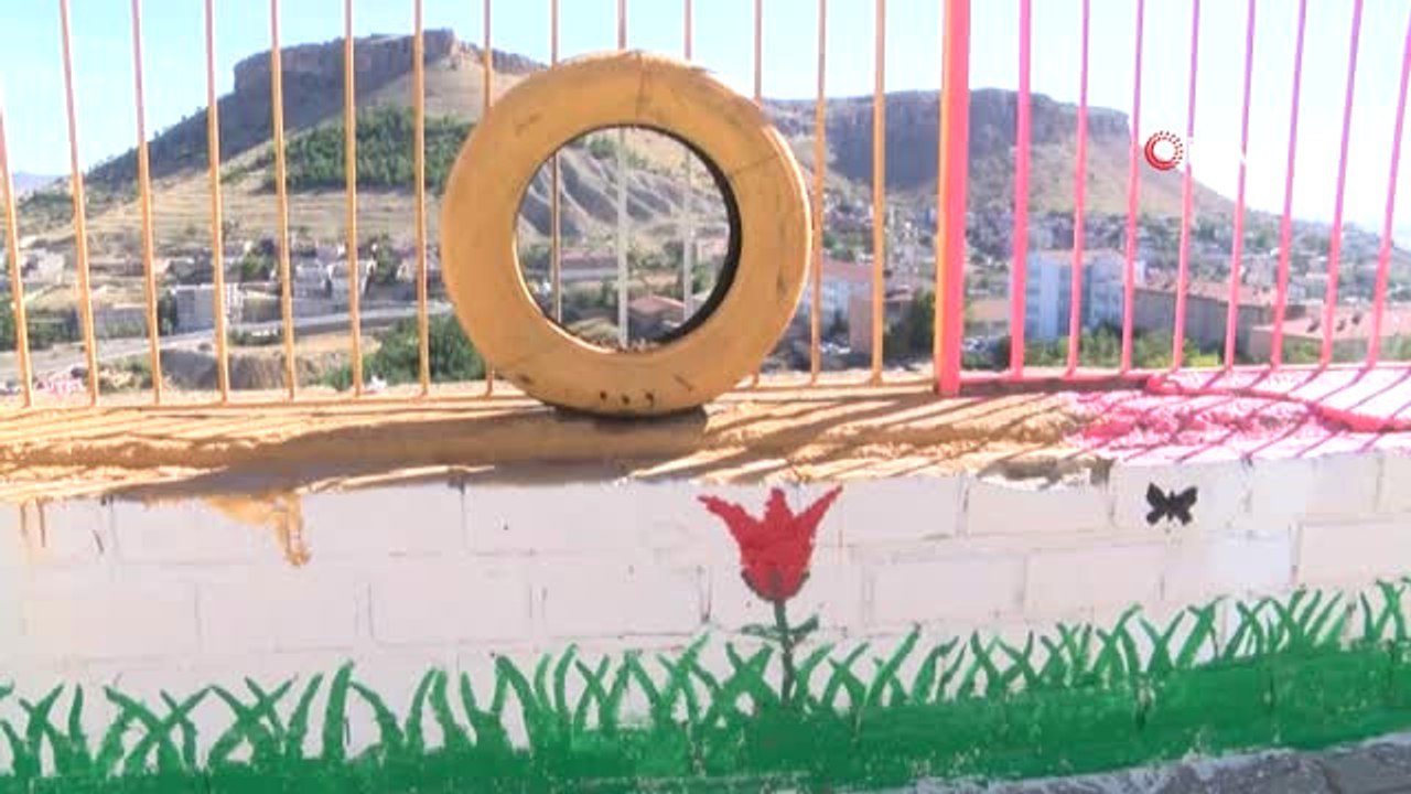 Mahalleyi Seferber Eden Okul Sevgisi...okulu Taşlayan Gençler Okulu Güzelleştirmek İçin Çalıştı