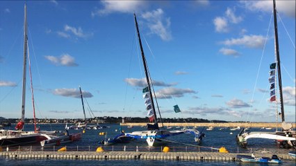 Le public admiratif devant les bateaux de la class Ultime, catégorie star de cette Route du Rhum