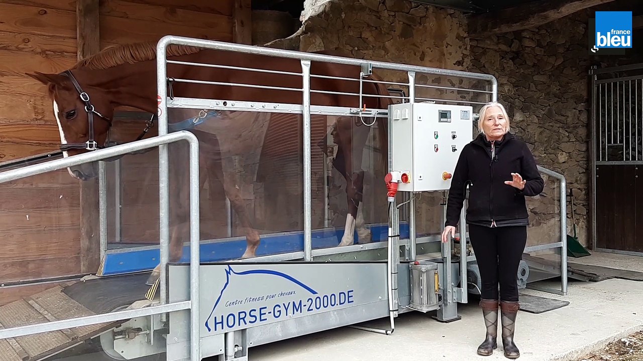 Marie-Françoise Eynard (gestionnaire aux Ecuries Castel Vilotte) et Ugoline (10 ans)