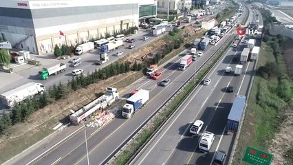 Tem'de Tır Devrildi, Bölgede Oluşan Yoğun Trafik Havadan Görüntülendi
