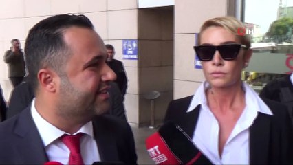 Şarkıcı Sıla, Çağlayan'daki İstanbul Adalet Sarayı'na gelerek Ahmet Kural'dan şikayetçi oldu. Fiziki şiddet gördüğünü iddia eden sanatçı 3 ay koruma kararı aldırdı.