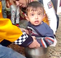 Minik Afacan Düdüklü Tencereye Sıkıştı