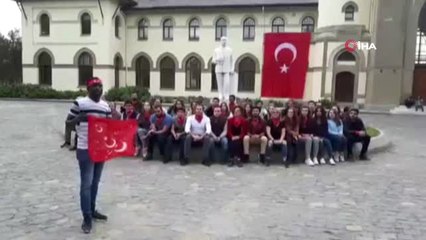 Gambiyalı Öğrenciden Duygulandıran Bayrak Şiiri