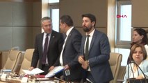 Komisyon Saatinin Ertelenmesine Milletvekilleri Tepki Gösterdi
