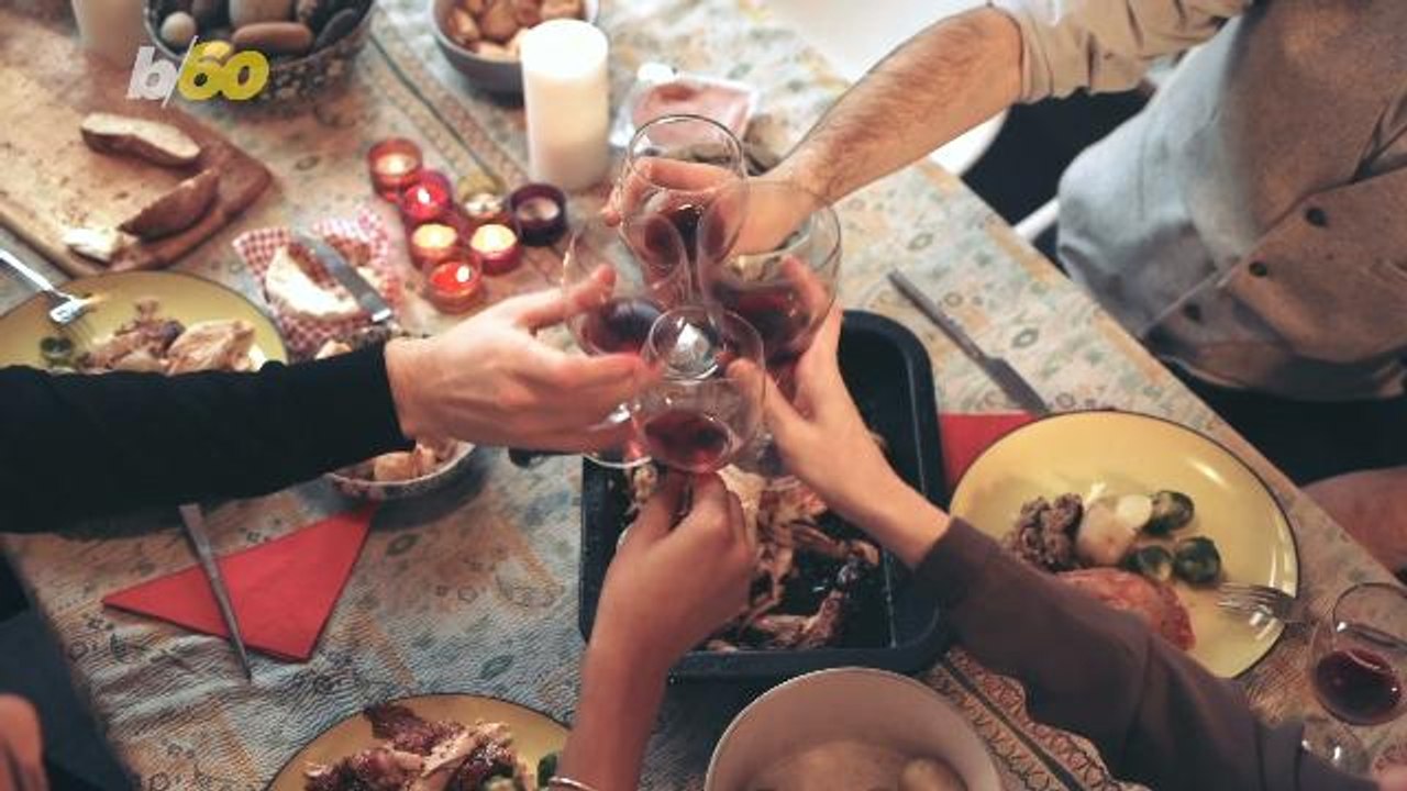 The Best Gifts to Bring to Thanksgiving Dinner