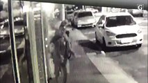Homens invadem prédios e roubam bicicletas na garagem