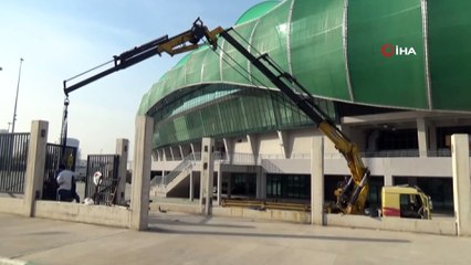 Bursaspor'un stadyumunun çevresindeki bariyerler kaldırılıyor