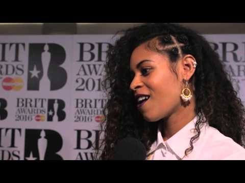 Alunageorge join James Barr on the Brits 2016 red carpet