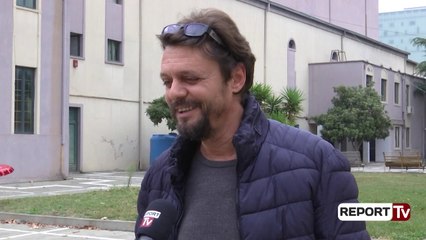 Shfaqja ‘Pengu’ në ArTurbina, aktori Neritan Liçaj: Shqiptarët, të bëjnë revolucion në mendim