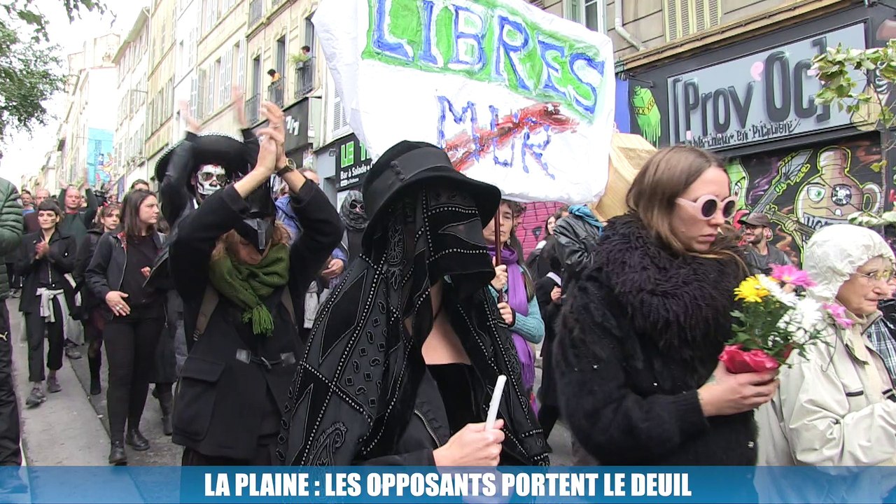 La plaine : les opposants portent le deuil