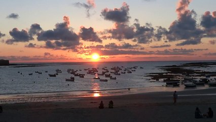 PUESTA DE SOL EN LA PLAYA DE LA CALETA. CADIZ