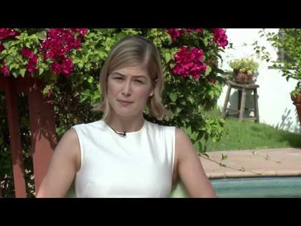 2015 Jameson Empire Awards - Rosamund Pike Acceptance Speech | Empire Magazine