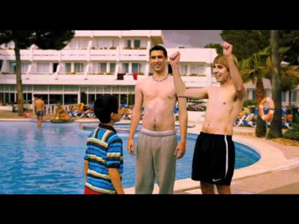 The Inbetweeners Movie Clip: Pool