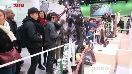 Paris'teki fuarda çikolatadan elbiseler yoğun ilgi gördü