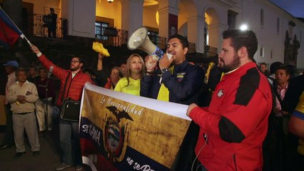 Protestas a favor y en contra de Julian Assange en Ecuador