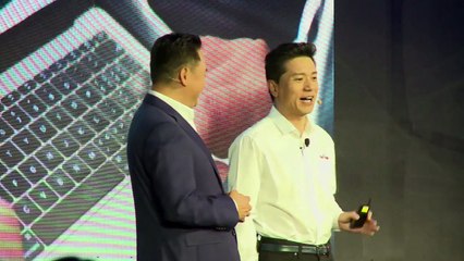 Baidu displays auto drive car, AI eye doctor at forum