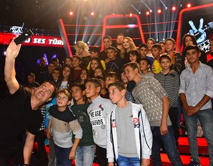 Acun Ilıcalı,  Köy Şartlarıyla O Ses Türkiye'yi Çeken Öğrencileri İki Gün İstanbul'da Ağırladı