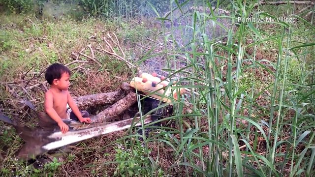 Primitive Technology - Eating delicious - Boiled Egg In Banana Tree