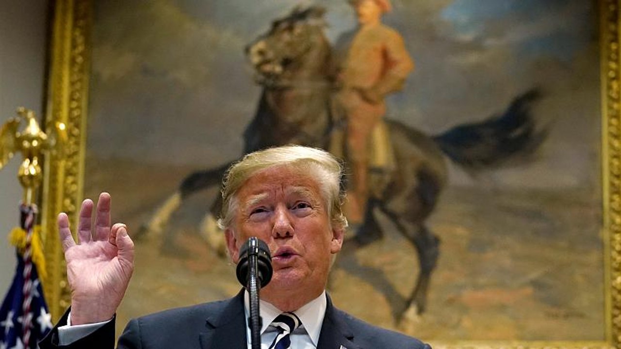 Steinewerfer behandeln, als hätten sie Gewehre: Trump droht Migranten