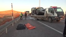 Sivas Yolcu Otobüsü Hafif Ticari Araçla Çarpıştı 2 Ölü, 4 Yaralı