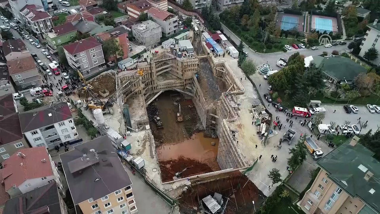 Ümraniye'de inşaat alanı yanındaki yolda göçük - Drone - İSTANBUL