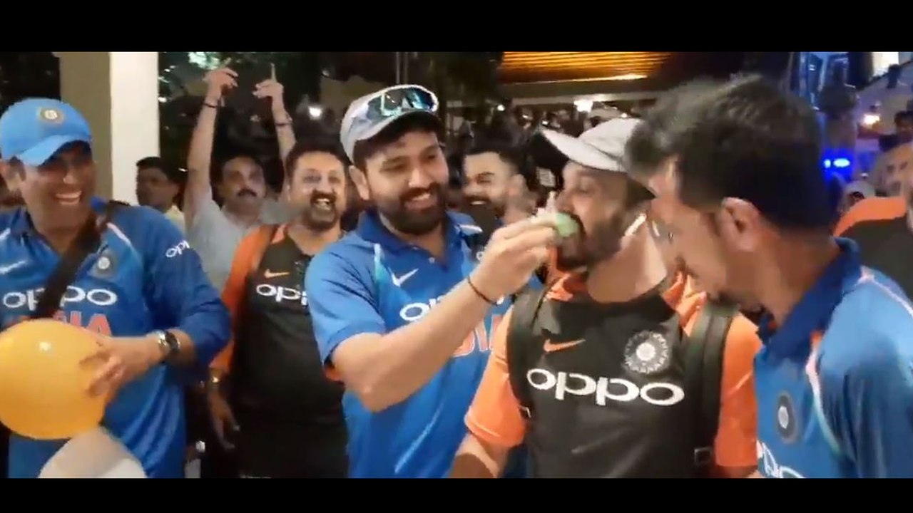 India vs Westindies 2018 5th Odi : Rohith Sharma's Funny Incident At Party After Match | Oneindia