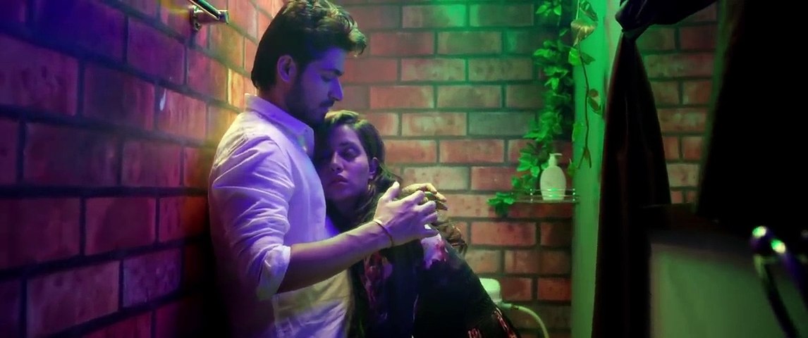 High On Love - Video Song _ Pyaar Prema Kaadhal _ Yuvan Shankar Raja _ Harish Kalyan, Raiza _ Elan - YouTube (720p)