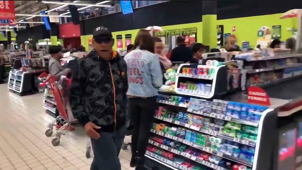 Flash mob à Auchan avec un Haka mémorable