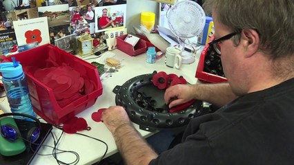 Dans l'usine à "poppies",coquelicots patriotiques du Royaume-Uni