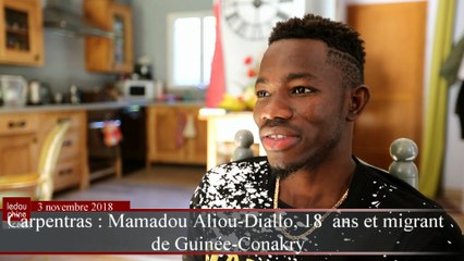 Mamadou Aliou-Diallo, migrant de 18  ans, retrace son parcours dans un livre