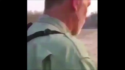 Ce chasseur abat un lion qui faisait paisiblement sa sieste