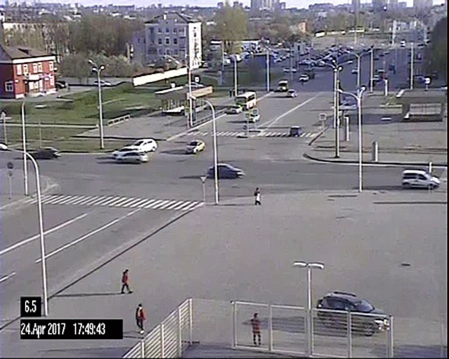 Un tramway fait un drift