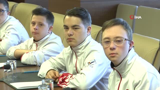 Bakan Kasapoğlu Down Sendromlular Futsal Milli Takımı ile Bir Araya Geldi