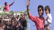 Zero Trailer: Shahrukh Khan & AbRam wave FANS from Mannat on 53rd Birthday; Watch Video | FilmiBeat