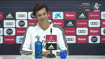 El divertido percance con la silla de Solari durante la rueda de prensa