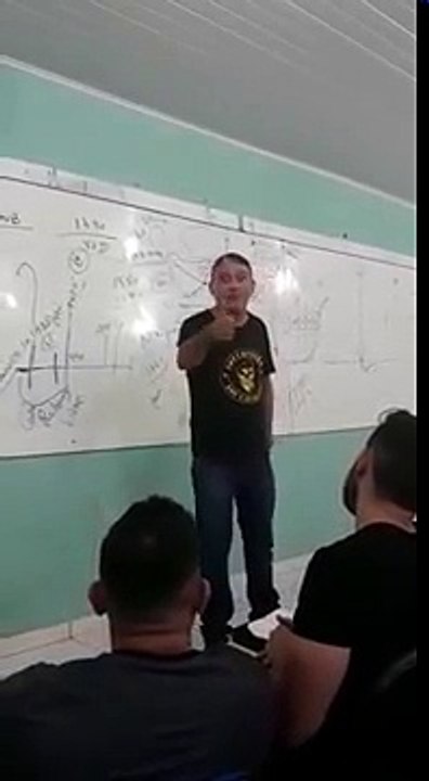 PROFESSOR MANDA UMA MENSAGEM PARA O BOLSONARO DE COMO RESOLVER O PROBLEMA DE RORAIMA