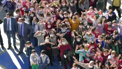 Bin öğrenci maske taktı