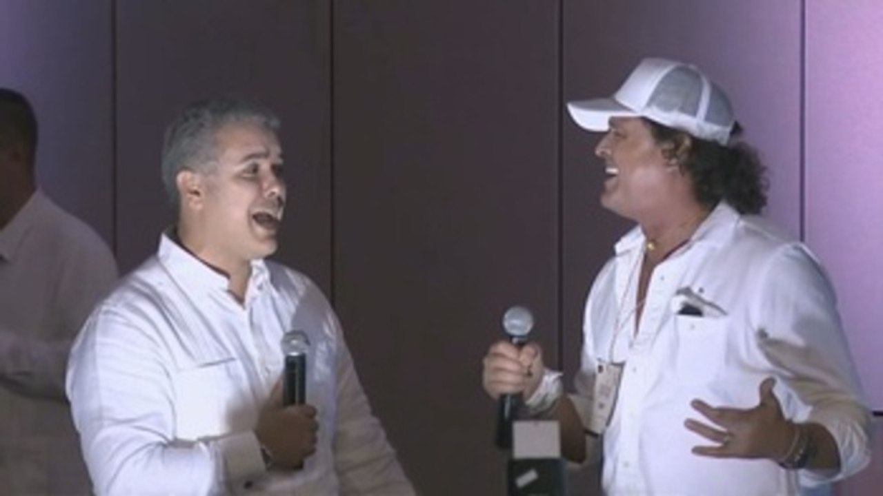 Presidente Duque se une a Carlos Vives para cantar vallenato