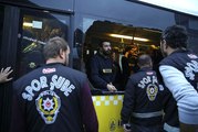 Fenerbahçe Taraftarı Stada Ulaştı, Otobüslerin Camlarını Kıran 7 Taraftar Gözaltına Alındı