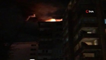 Kadıköy'de 14 Katlı Binanın Çatısında Yangın