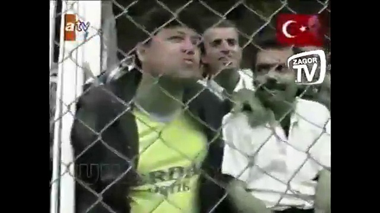 90lar Futbol Twitterda Vanspor taraftarlarının, Savaş Ayı zor durumda bırakan hakem isyanı…