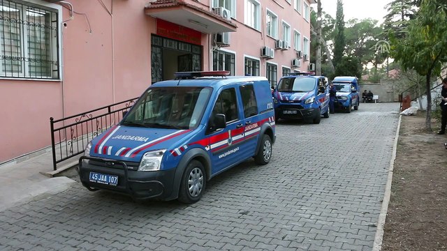 Manisa'da cinayet zanlısının polisi yaralaması - Zanlı adliyeye sevk edildi