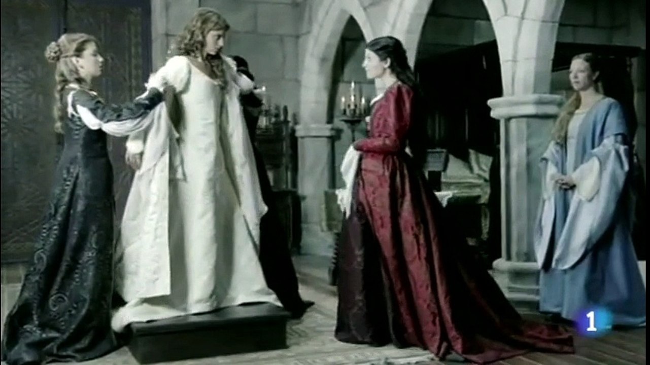 King Henry wants to marry off Isabella of Castile (Isabel)