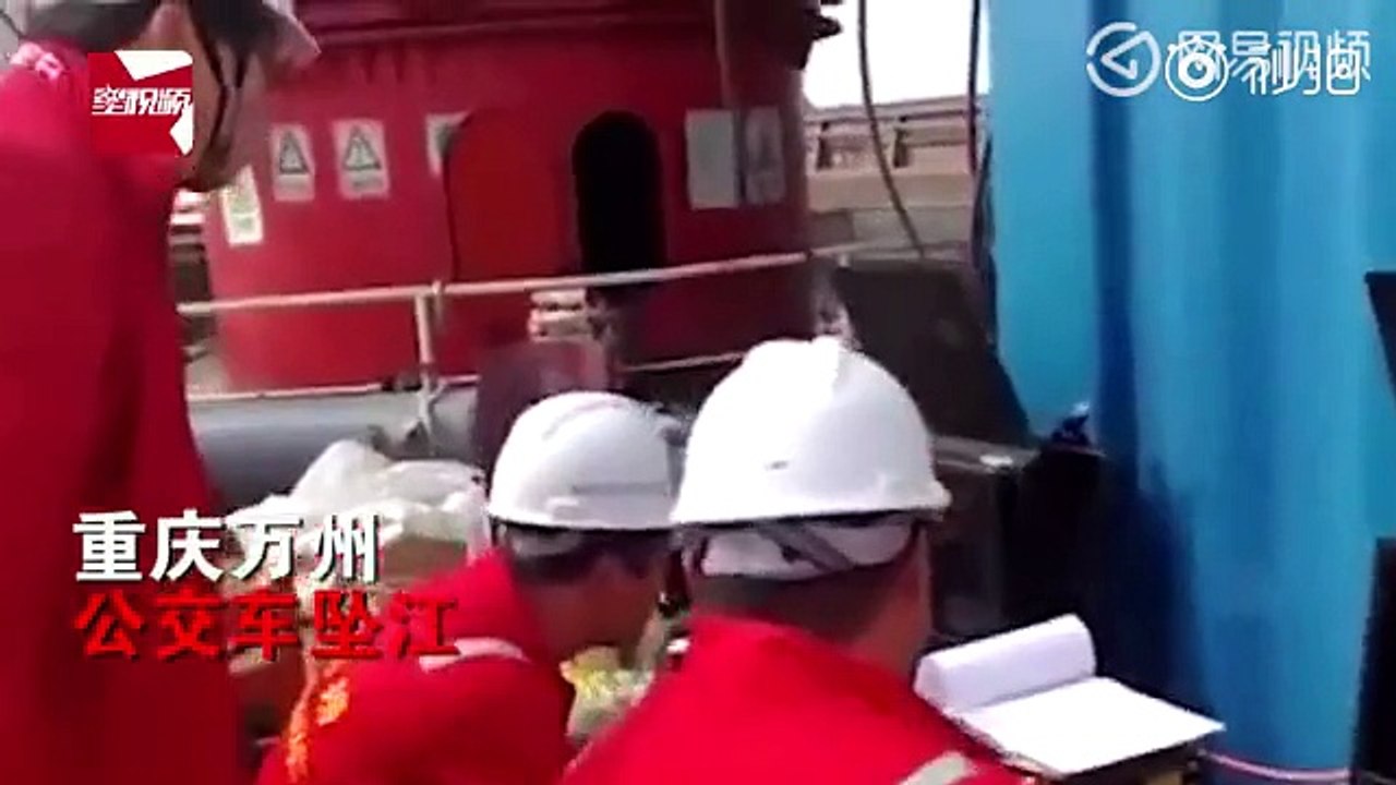 潜水员捞出3岁小孩遗体当场泪崩：水下冷 带你回家