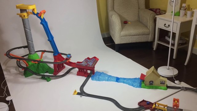 Thomas and Friends TrackMaster Sky High Bridge Jump Fisher-Price - Unboxing Demo Review