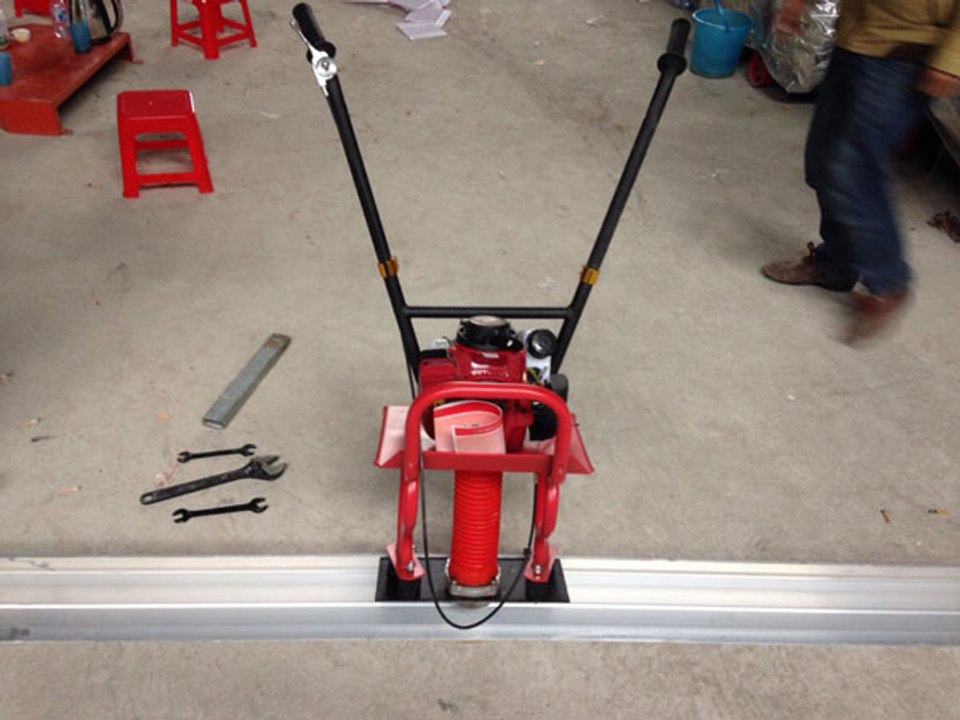 Máy đầm thước bê tông Honda GX35 giá rẻ