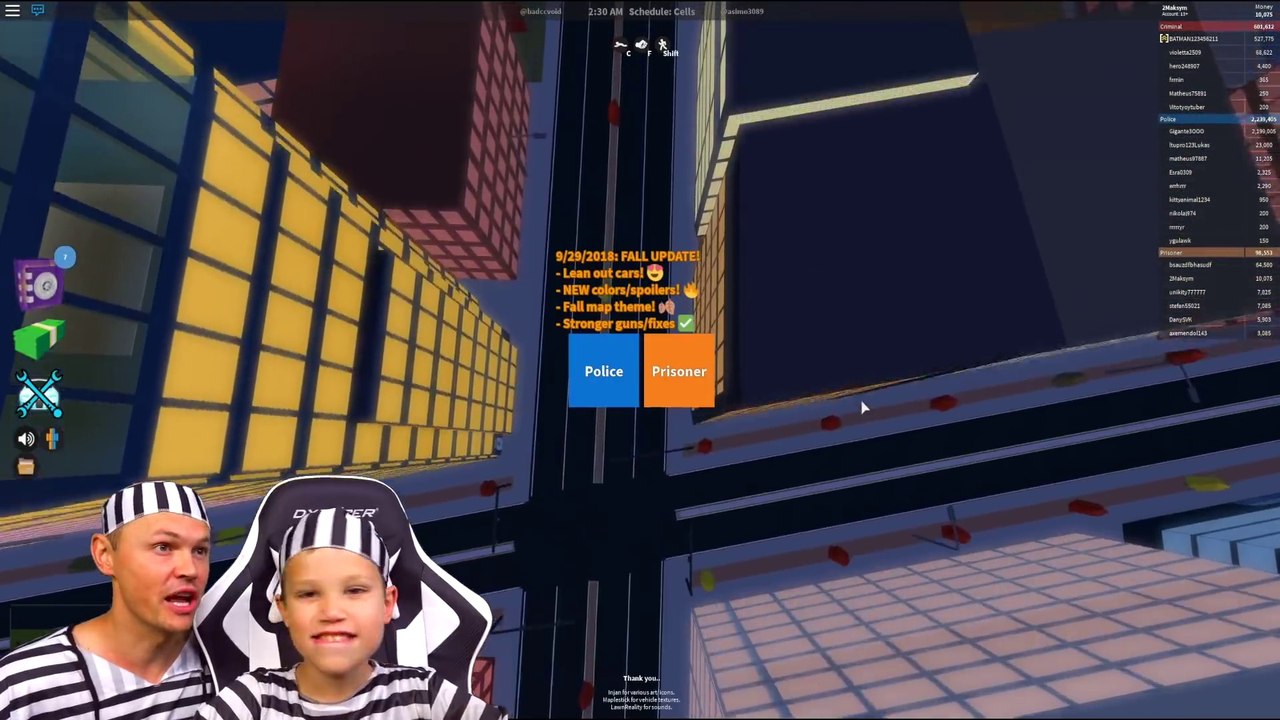 Полисмен в форме заключенного водит вертолеты в Roblox Jailbreak