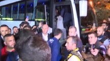 Fenerbahçeli Yönetici ve Futbolculardan Genç Taraftarın Yakınlarına Taziye Ziyareti