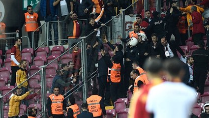 Galatasaraylı Taraftarlar, Güvenlik Görevlisini Hastanelik Etti