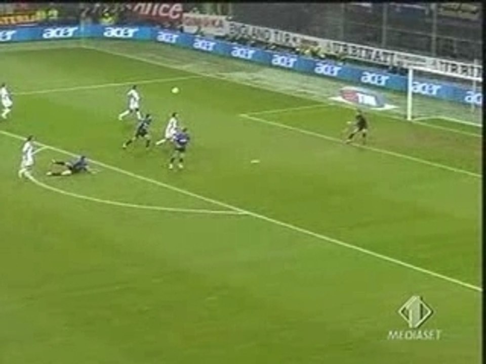 TOTTI - FANTASTICO SUPER CUCCHIAIO Inter-Roma 26-10-05-vinci